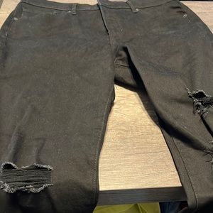Black. Mid rise Skinny Jeans. Used once. Excellent condition.
